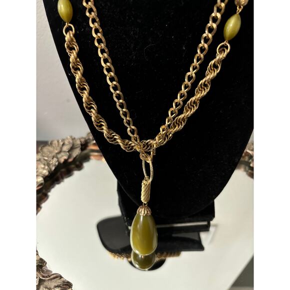 Sarah Coventry Vintage Gold Chain Necklace Green Moonglow Lucite Drop Dangle - Picture 2 of 4
